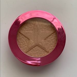 Jeffree Star highlighter in Frozen Peach